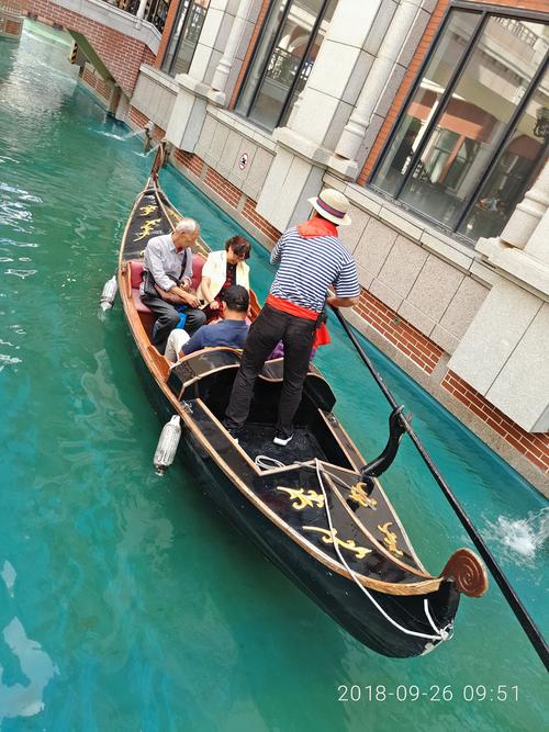 威尼斯人水上乐园船视频（威尼斯水上工具）